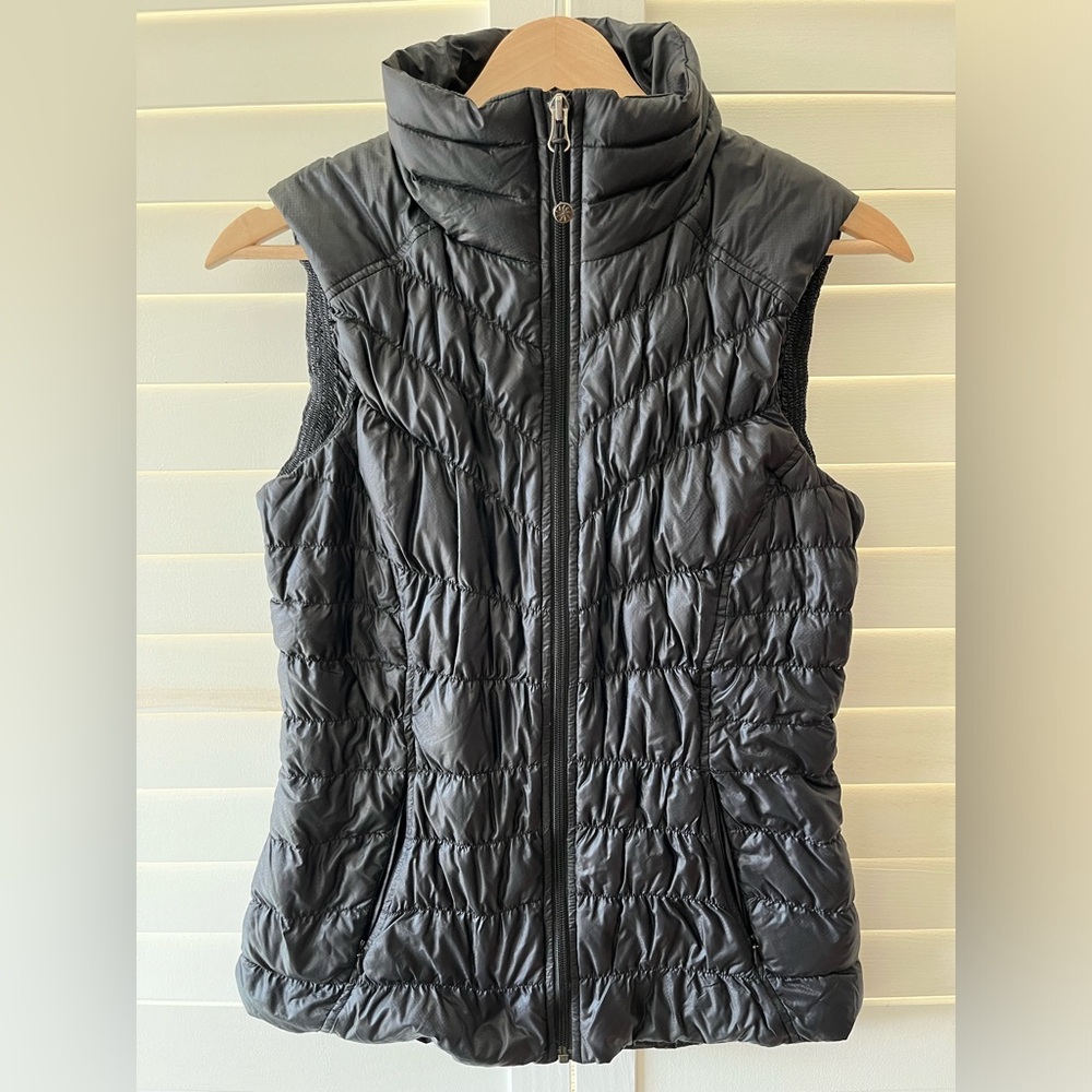Athleta Downalicious Goose Down Black Quilted Vest size Small
